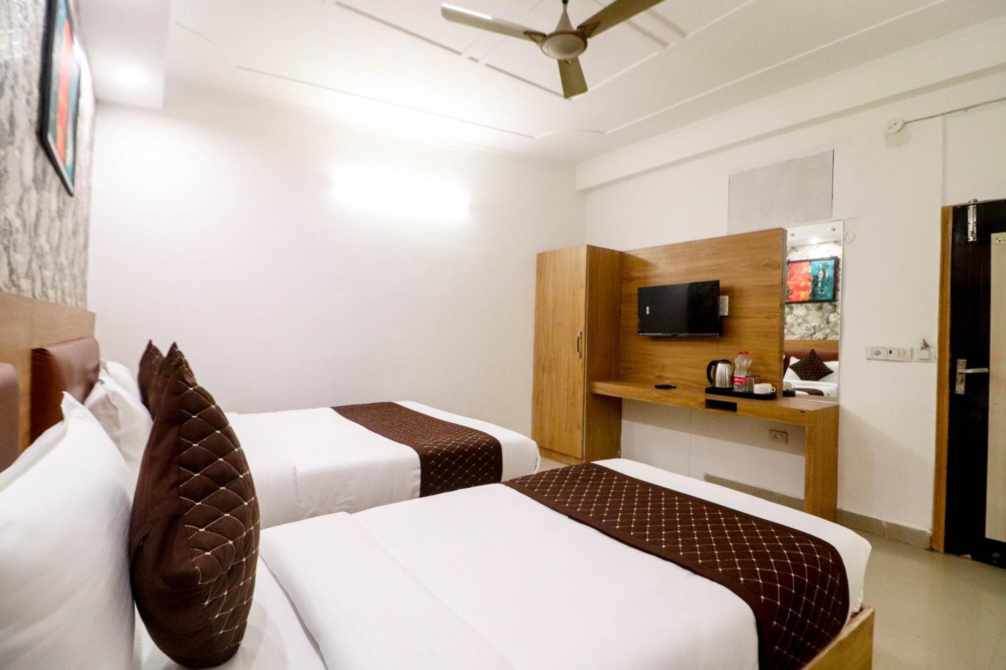 Hotel Vvs Near Delhi Airport New Delhi Exterior photo