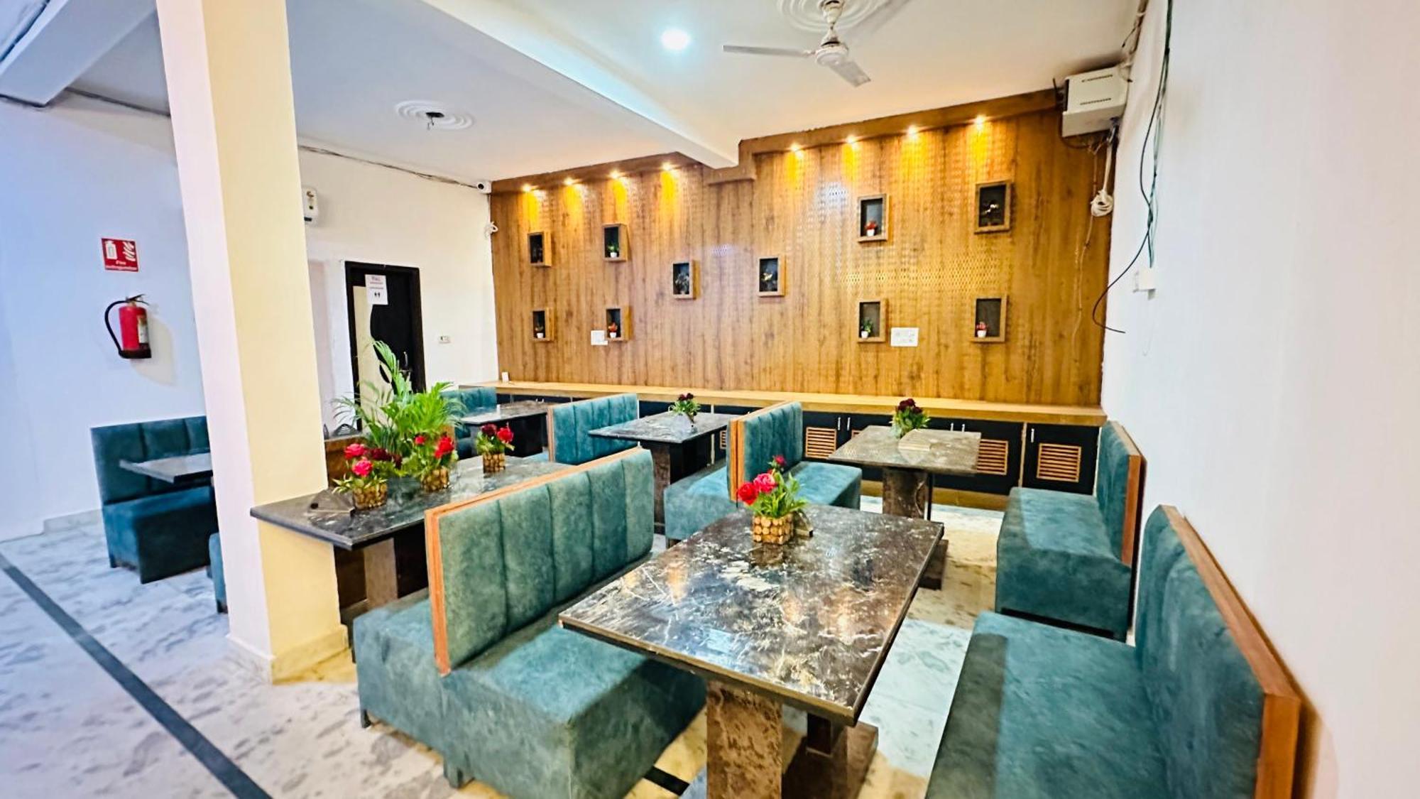 Hotel Vvs Near Delhi Airport New Delhi Exterior photo